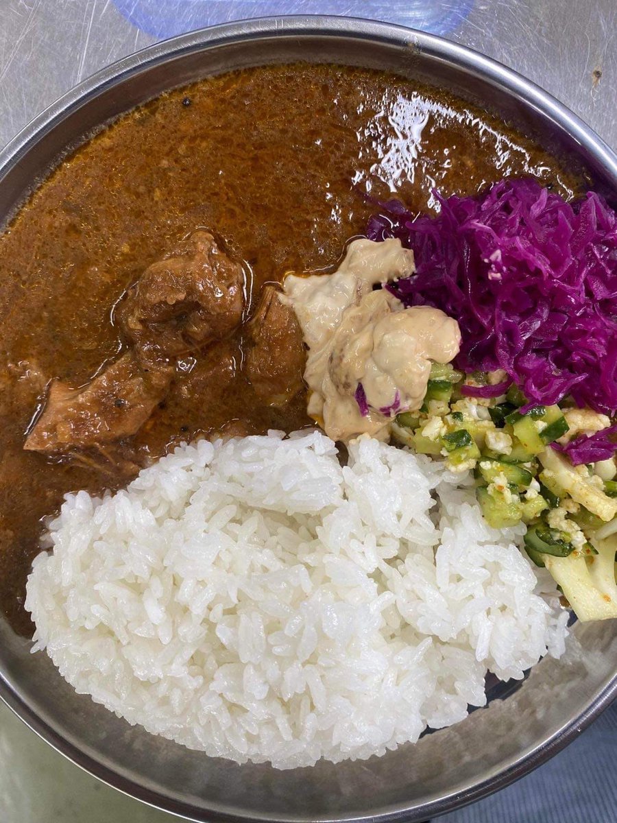 kaminaritweet's tweet image. 本日は7th FLOORにて開催の高野寛さんのワンマンです！
1部は高野さんによる映像とアンビエント、2部は弾き語りと言うたっぷり高野寛を楽しめる二部構成。
美味しいカレーの出店もあります！
当日券もご用意しました、是非お見逃しなく‼︎

tiget.net/events/252011

#高野寛
#7thFLOOR