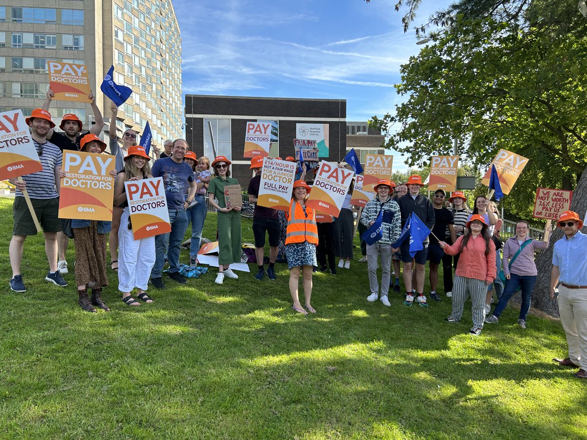 Great numbers here Sheffield ⁦@TheBMA⁩ ⁦@BMA_JuniorDocs⁩ ⁦@BMAYorkshireJDC⁩ #JuniorDoctorStrike