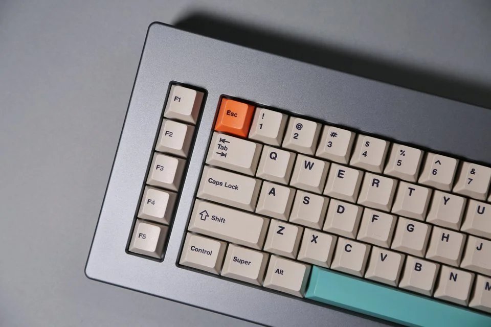 MMkeyboards's tweet photo. Happy Friday!🩷🩷🩷
Share a set of pictures from customer who really loves retro class 65. Does it evoke our memories of those classic years?

#mmstudio  #class65  #mechanicalkeyboard  #retro #diykeyboard #keyboardplayer #mechkeyboard #customkeyboard #keyboard https://t.co/PrSaE81cPY