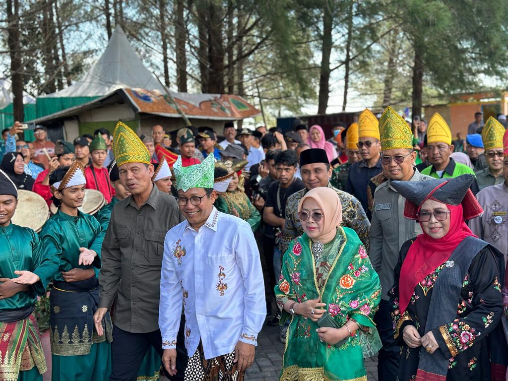 Melalui  #DesaWisataNusantara  kita ciptakan perekonomian masyarakat desa yang lebih Baik 

<a href="/jokowi/">Joko Widodo</a> 
<a href="/halimiskandarnu/">ABDUL HALIM ISKANDAR</a> 
@kemendespdtt 
<a href="/taufikmadjid/">taufik madjid</a> 
<a href="/malik_haramain/">malikharamain</a> 
<a href="/zainul_munas/">Zainul Munasichin</a> 
<a href="/azzameldzikrie/">#SantriIndonesia</a> 
<a href="/tppkemendes/">TPP KEMENDES</a>
<a href="/Brigade01Arwan1/">Muh Arwani</a>
<a href="/tpp_provKalsel/">tpp.provinsi_kalsel</a>