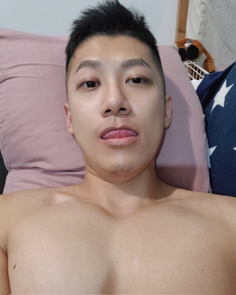 上完晚班的Me.....眼神死