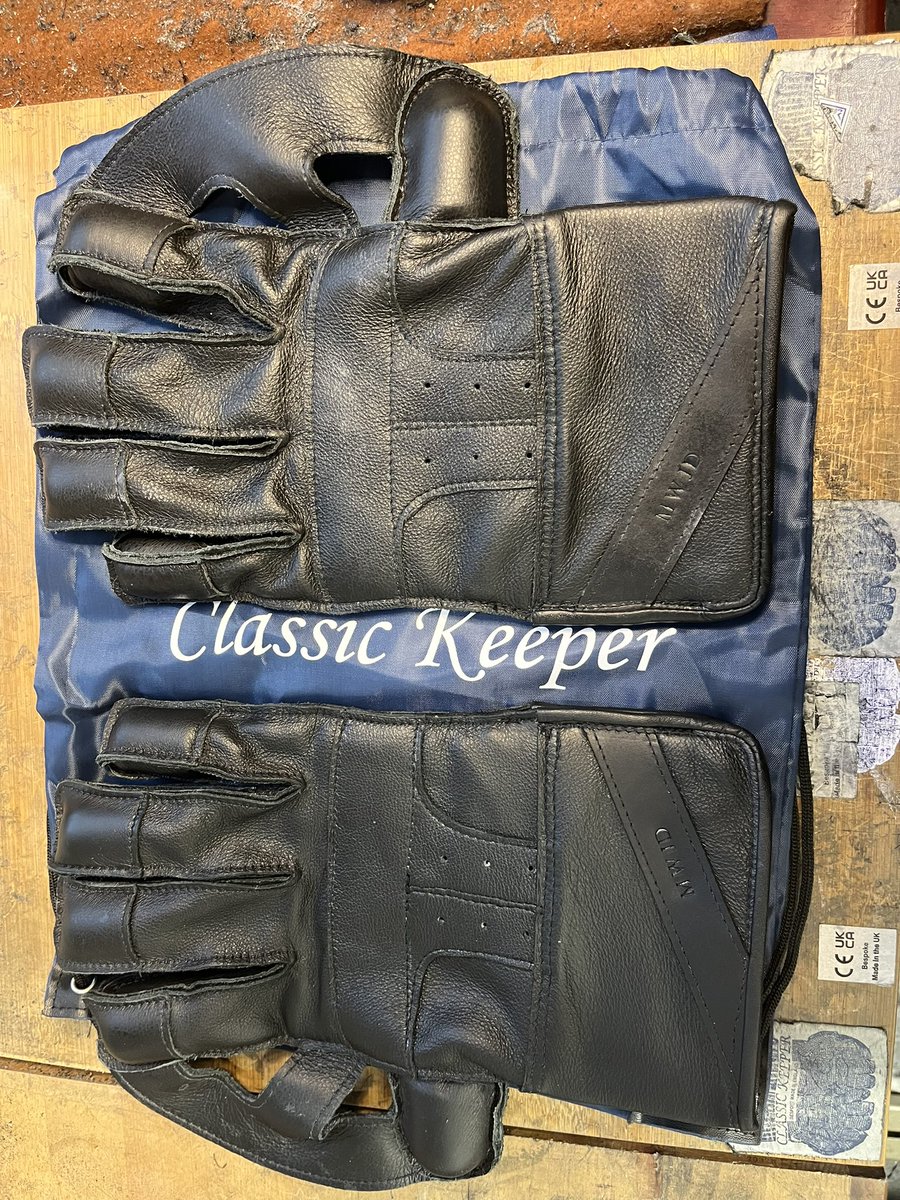 Larger Classic gloves for Matt who heads up the youth setup at Somerset. Stealth Black including embossed name flash. Slight shaping to little finger edge but No shortage of catching area on these <a href="/KeeperCourt/">Wicket Keepers Court.</a> <a href="/WK_Union/">Wicketkeeper's Union</a>