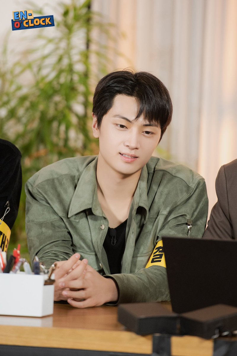 카키색이 퍼컬인 남자