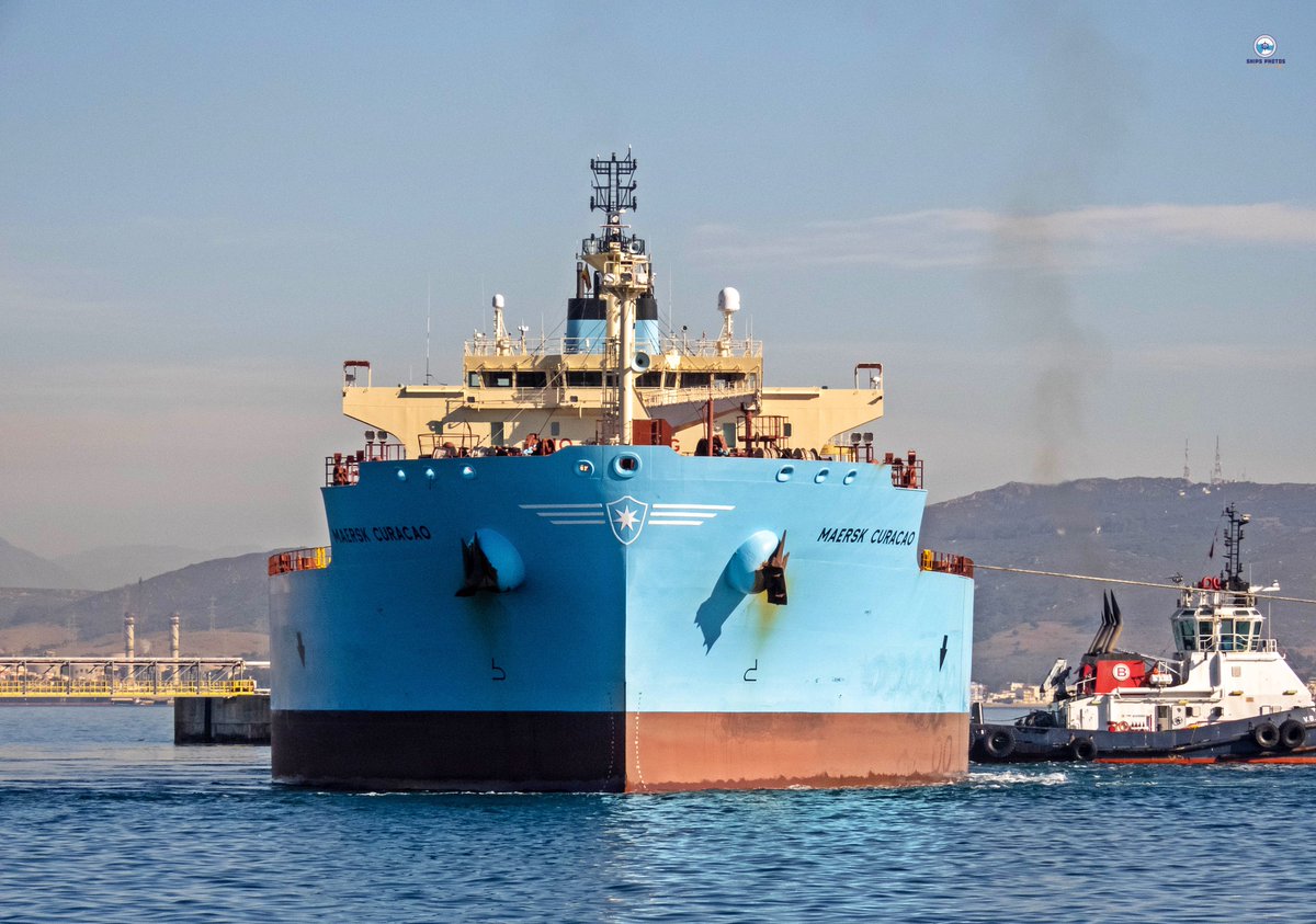 maritimegraphy's tweet photo. Continuo con imagenes frontales, esta vez es turno para el MAERSK CURACAO 🇩🇰 durante su salida del @PuertoAlgeciras 

#Proas #buquestanques https://t.co/6Sqv0CEmrk