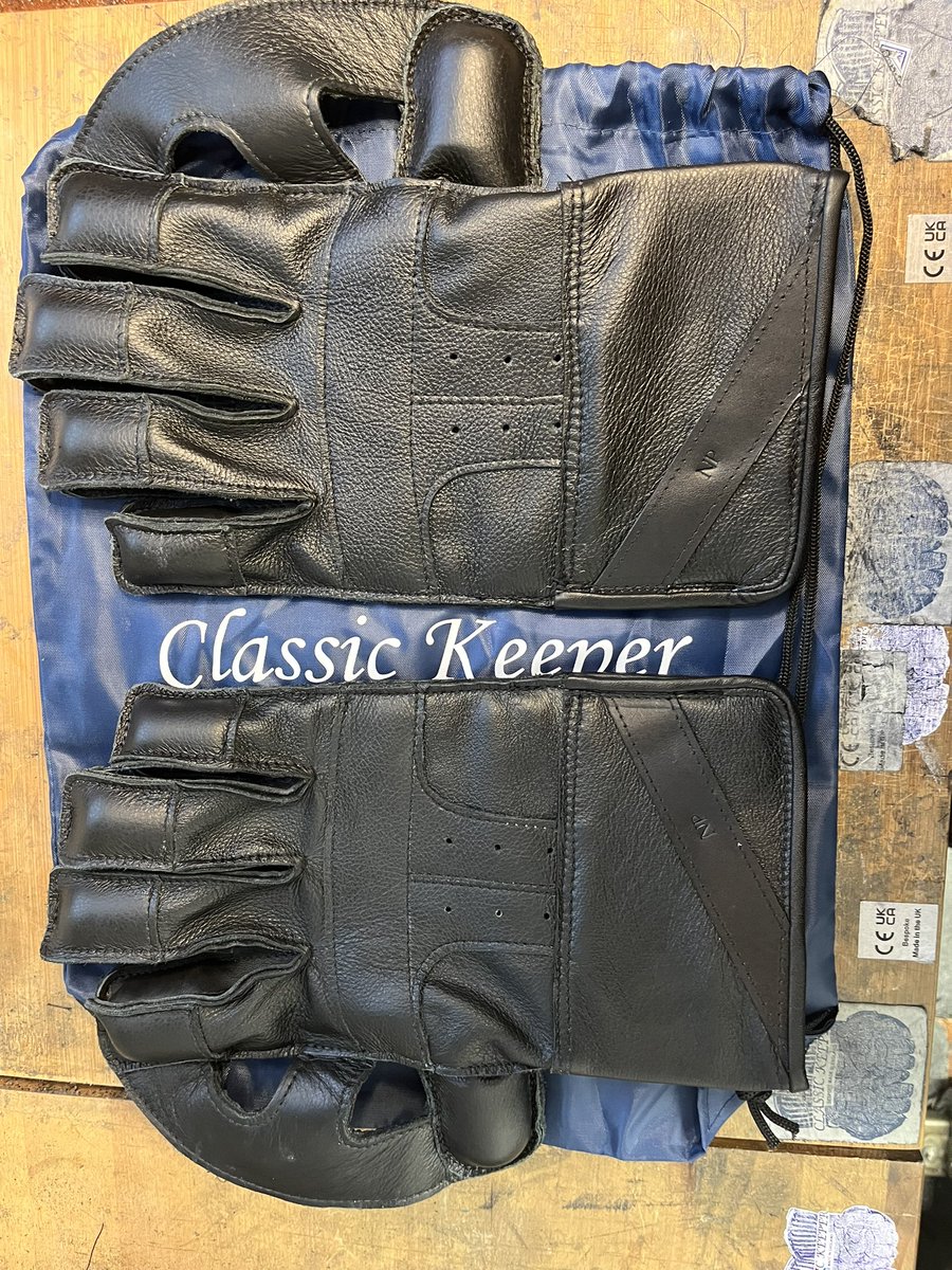 Last ones of this batch, you guessed it Classic Black for Nick, good size glove as always measured to the to the individual hand &amp; finger sizes . Another Stealth set to finish off with embossed initials on a Black flash to set them off <a href="/WK_Union/">Wicketkeeper's Union</a> <a href="/KeeperCourt/">Wicket Keepers Court.</a>