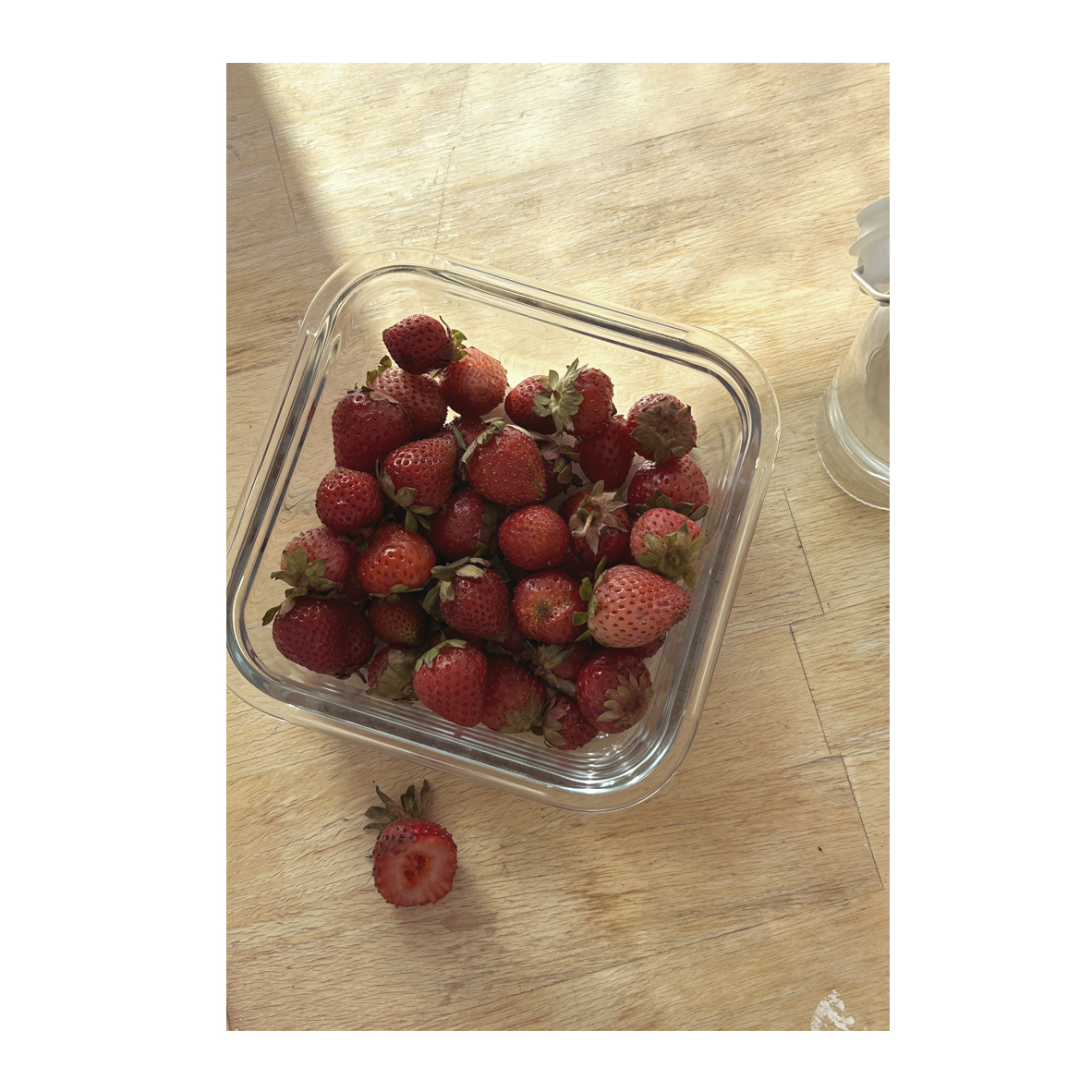 baobabluv's tweet photo. "Tie-dye, sunshine, and a side of juicy strawberries – Teresa's recipe for a perfect day! https://t.co/l12O6zz2Or