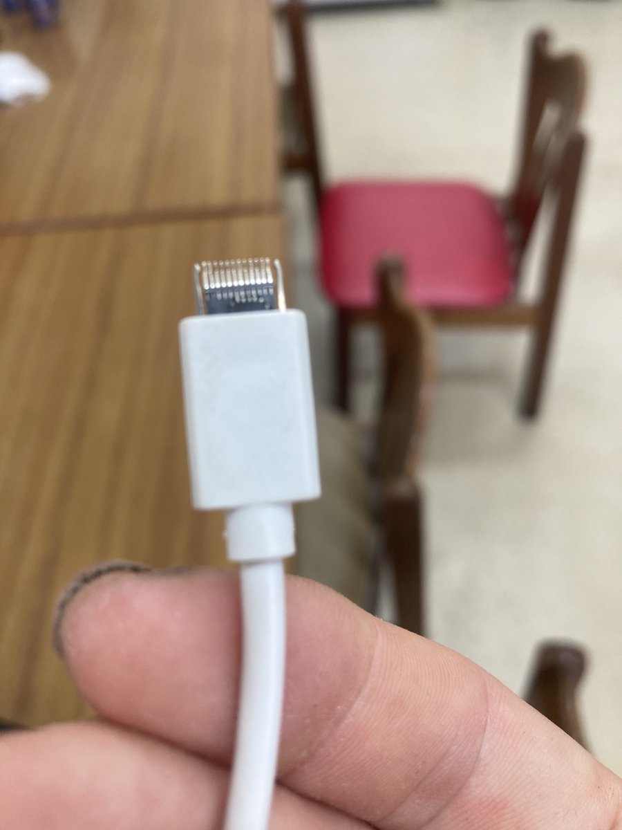 tokotomo3207's tweet image. ヤバい😱

#USB_C
#破損
#充電が
