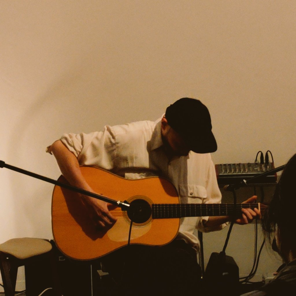 ox_ot's tweet photo. 8月11日㈷ 昼
"solo guitar×3"
〈出演〉
■Takashi Masubuchi: 増渕顕史(gt.)@tmkmbch 
■NRYY(gt.)@NRYY_
■kawol(gt.)@kawolsamarkand https://t.co/hiuBVUz9Xk
