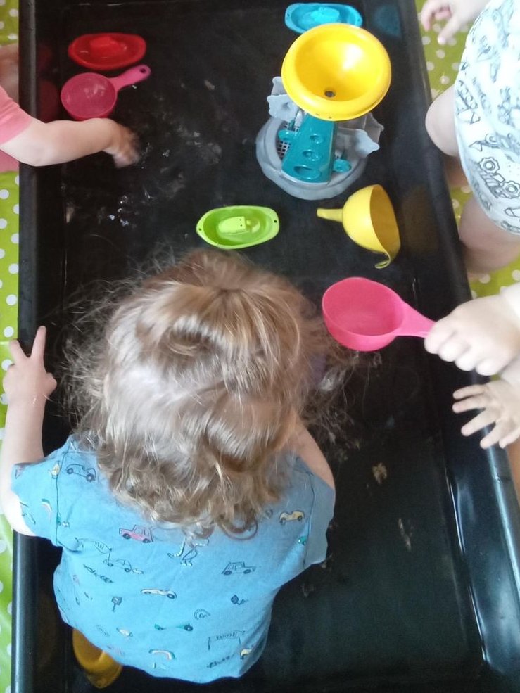 Stepsnursery's tweet photo. The children enjoyed the lovely sunshine yesterday.  The children enjoyed splashing and playing in the water tray to keep cool. https://t.co/iorKcHiVrp