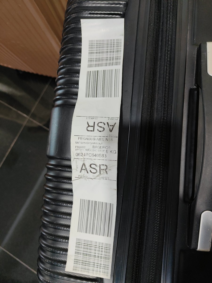 rizwanfirdous7's tweet photo. @flymepegasus Flew Antalya to Kayseri on 11 Aug 23 with my wife. Flight no. 3502, PNR no. FS9AS2. Zips &amp; locks of our 2 baggage are broken by the security. Now bags cannot be securely locked. Images attached for reference. Kindly callback @ +91 9953079079 &amp; provide compensation https://t.co/EA5um81i7T