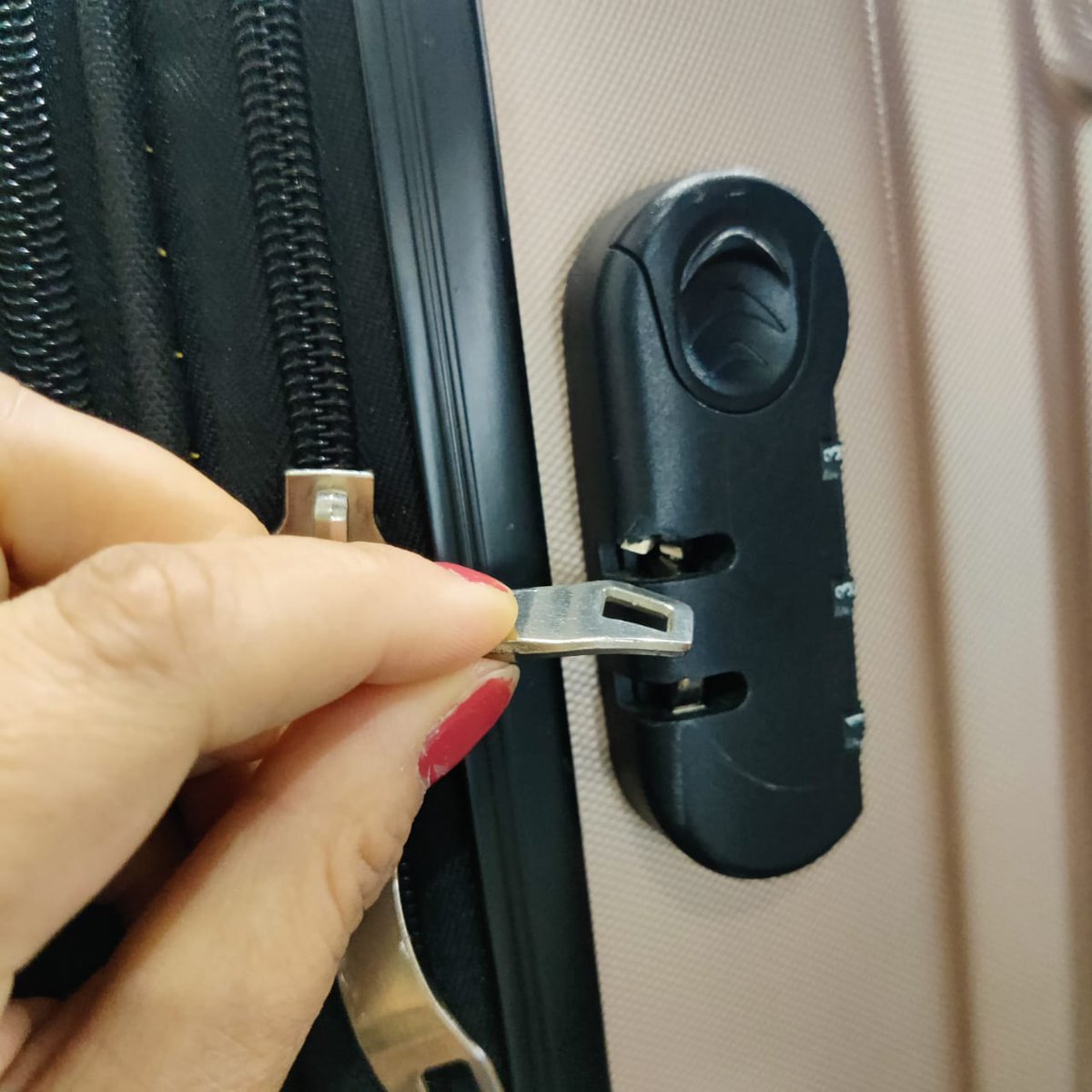 rizwanfirdous7's tweet photo. @flymepegasus Flew Antalya to Kayseri on 11 Aug 23 with my wife. Flight no. 3502, PNR no. FS9AS2. Zips &amp; locks of our 2 baggage are broken by the security. Now bags cannot be securely locked. Images attached for reference. Kindly callback @ +91 9953079079 &amp; provide compensation https://t.co/EA5um81i7T