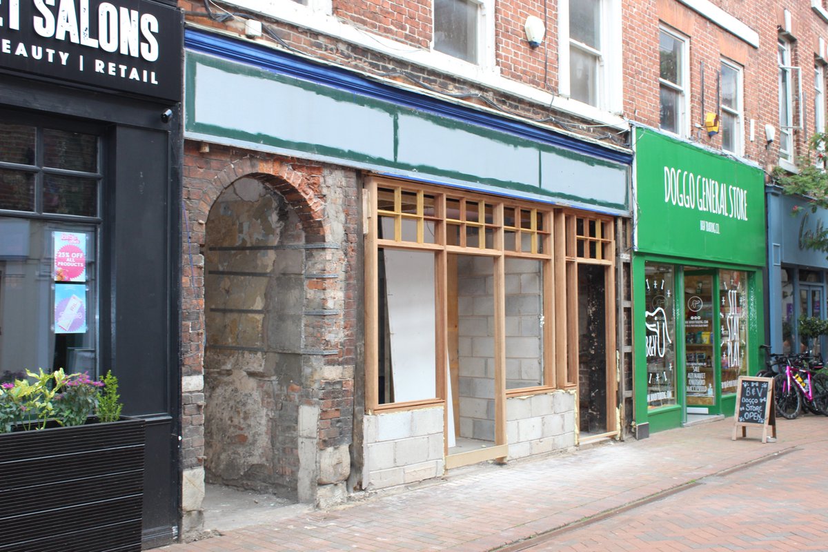 A unique look inside this Chestergate unit this week, as the shopfront is stripped back to make way for a new bistro. 

No opening date is known as of yet. #Macclesfield