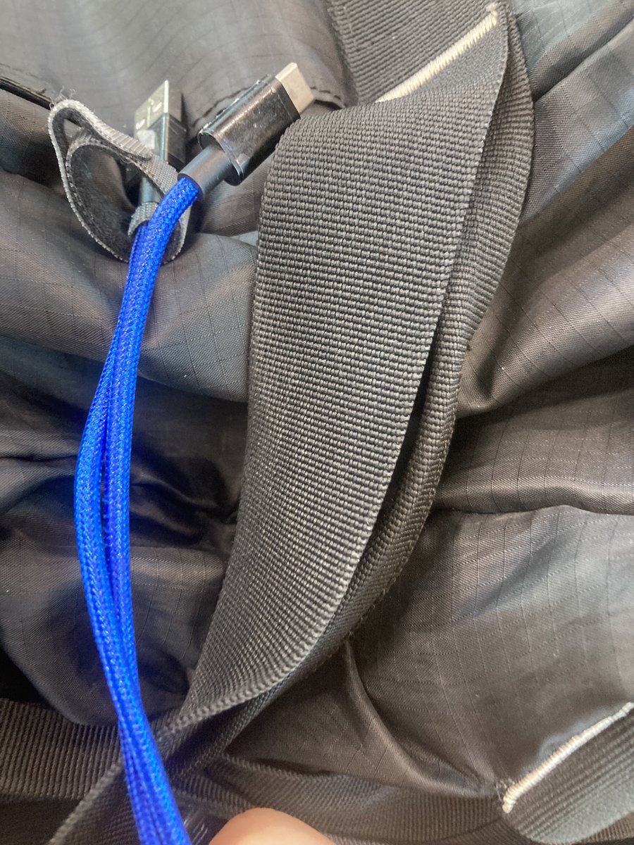 tokotomo3207's tweet image. 阿蘇の大自然のヤマダ電機でUSB-Cを買いに行く男。

#阿蘇
#ヤマダ電機
#USB_C