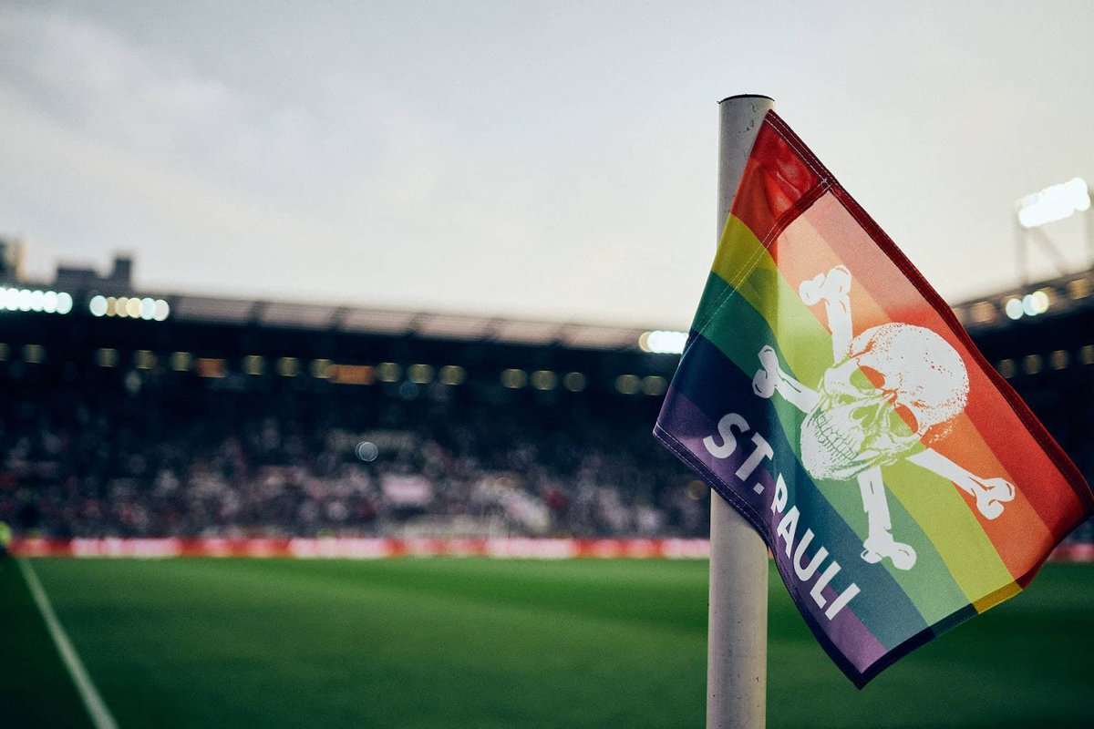 Neu im Blog:
"Unpolitisch oder "unpolitisch"?"
Der SV Atlas Delmenhorst hat eine problematische Fangruppierung - und der Umgang des Vereins mit dieser ist es ebenso.
(Titelbild: Stefan Groenveld)
#FCSP
millernton.de/2023/08/11/unp…