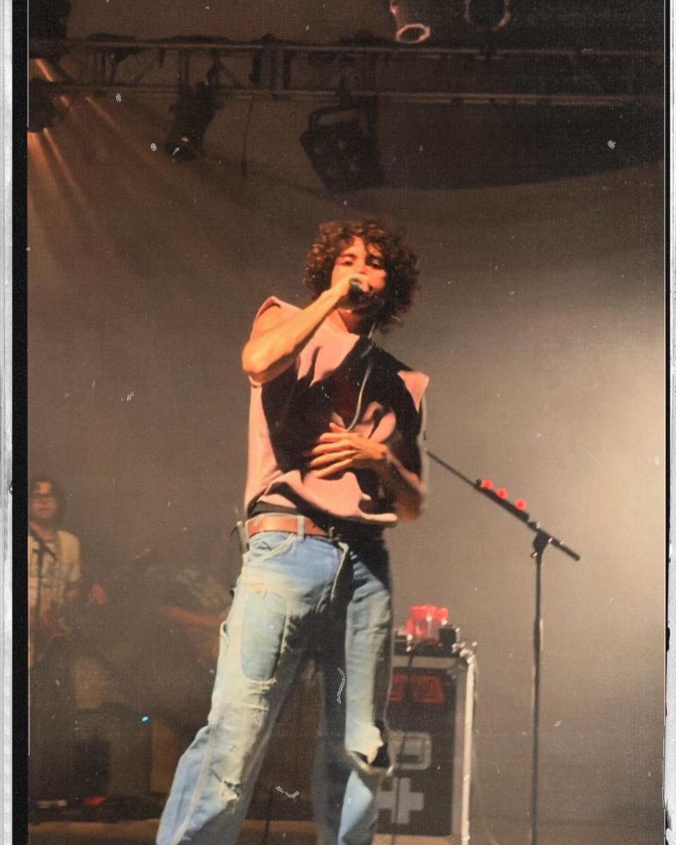 fikeupdates's tweet photo. Dominic Fike performing at Frost Amphitheater (@frost_stanford_) in Stanford, CA via maheaarose! (2) https://t.co/C4KrE7FP0i