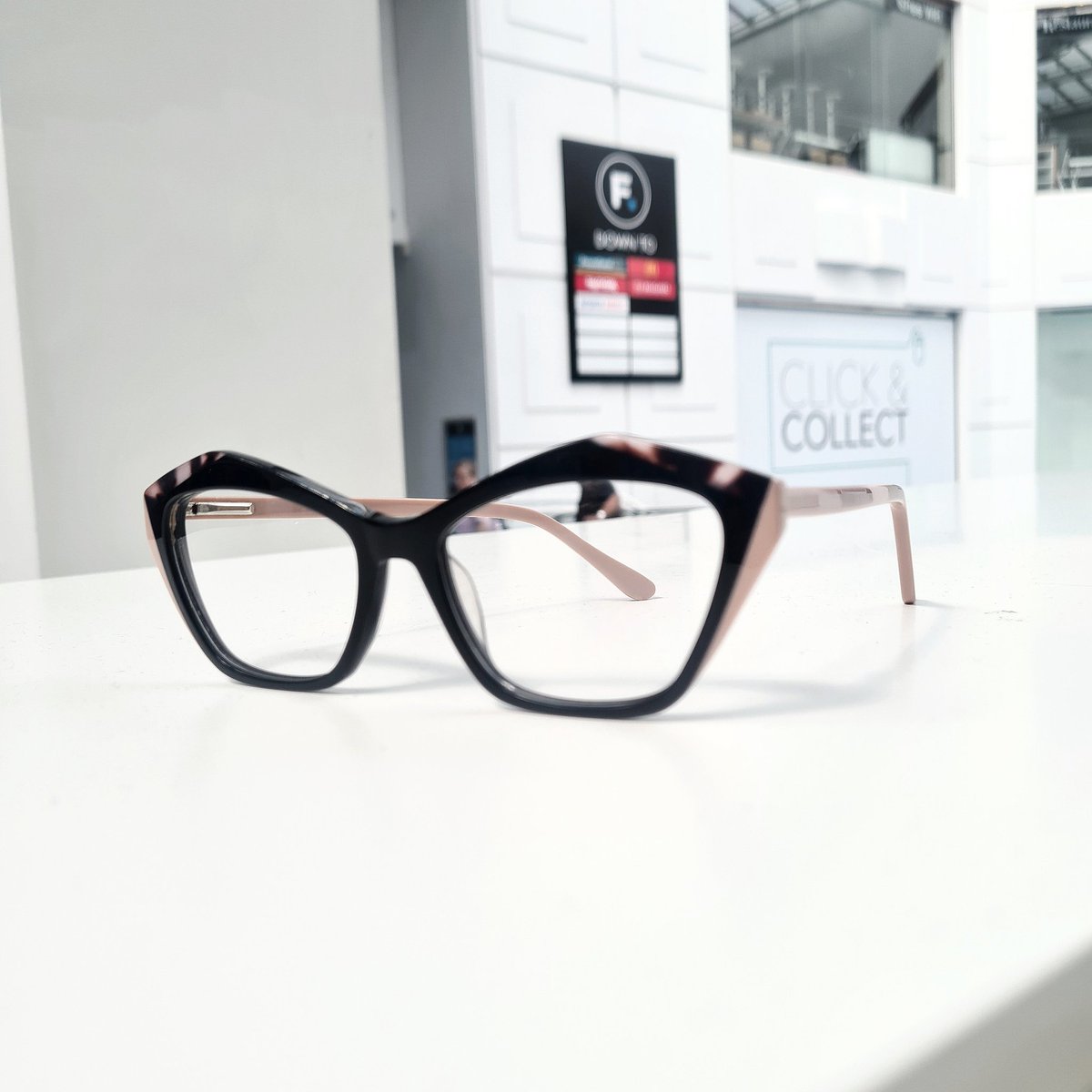 🤩 FRAME OF THE WEEK 🤩  

#ecoeyesuk #frameoftheweek #funkyframes #fashioneyewear #getthelook #getthelookforless #onetreeplanted