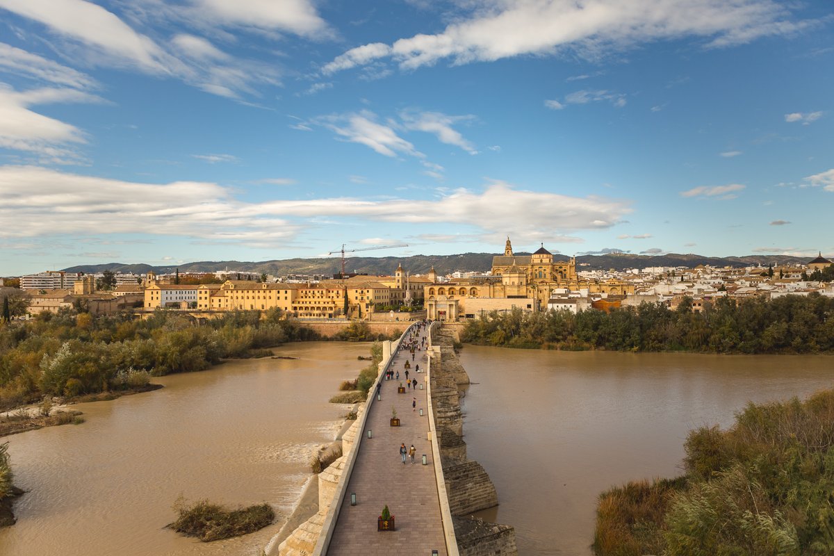 destinodecine's tweet photo. Os invitamos a pasear por #Córdoba #destinodecine y conocer el Puente romano, el Barrio de la Judería, el Alcázar de los Reyes Cristianos o las Caballerizas Reales con nuestro mapa de cine de #CordobaFilmOffice @ayuncordoba_es @CordobaESP @viveandalucia @canalsur #moviemaps https://t.co/JC3WhHU52u