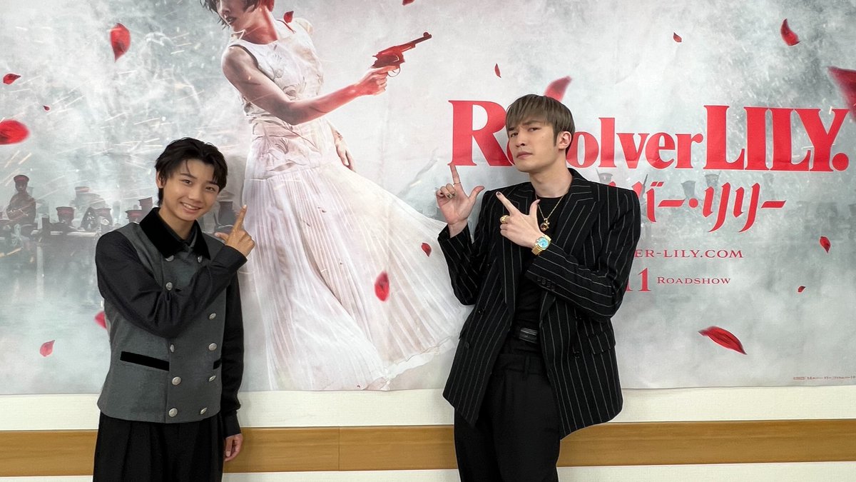 Jesse of #SixTONES, Jinsei Hamura of #GoGokids welcome viewers to the opening day of their new film #RevolverLILY!

Said Jesse, 'The action scenes are pretty intense. I practiced so as not to get hurt, but being on set was always terrifying!'

#JohnnysUpClose