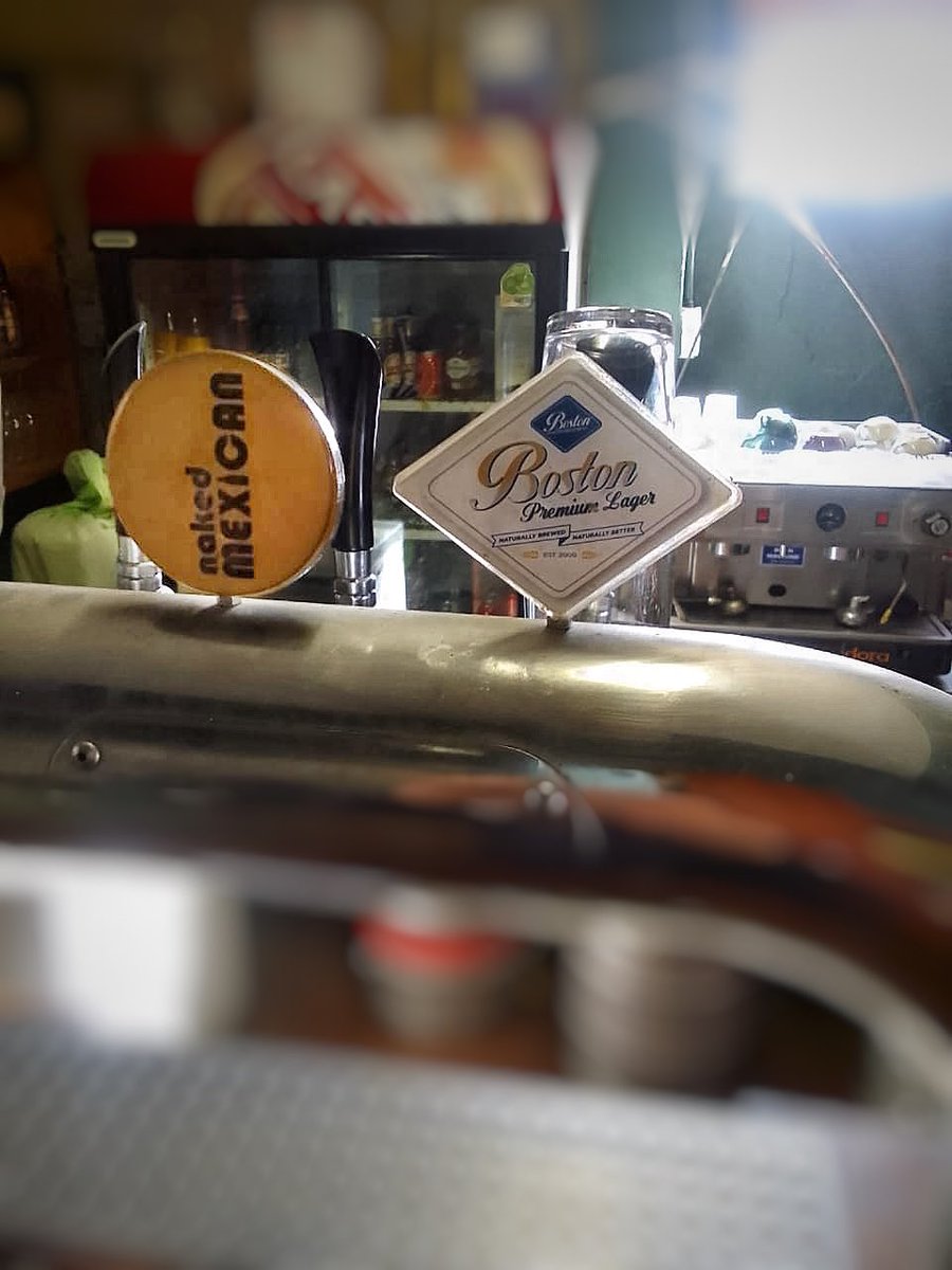 It’s Friday! 
Time to chill at Lagerchinos in Muizenberg with a cold Boston Beer 🍺 
#BostonBeer #BostonBrewery #BeerTime