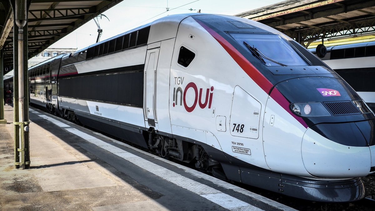 BFMTV's tweet photo. La SNCF vous propose désormais de payer votre billet en plusieurs fois
https://t.co/jKKZXBnf7d https://t.co/RXI4kwi2uY