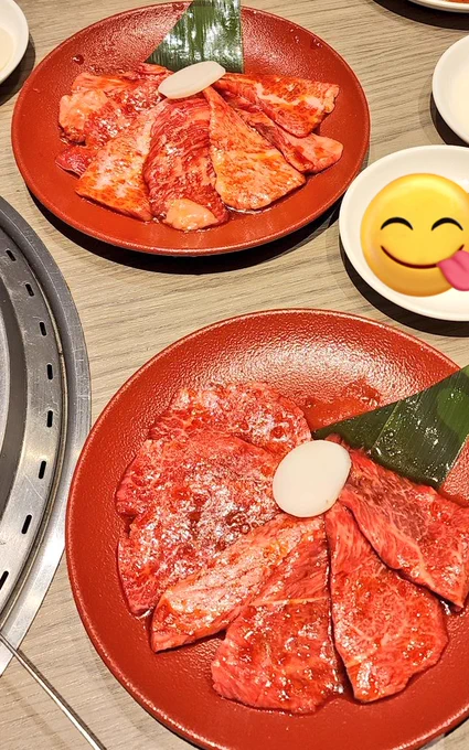 肉。兄と兄の為のオジサンと私で、肉。 私のための長ネギとピーマンと汁。