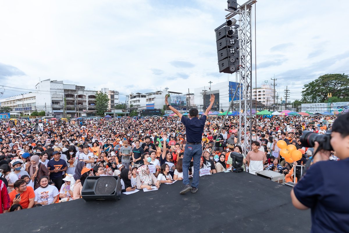 heembin's tweet photo. เกมส์ ที่ #โทนี่ เคยเล่น มาก่อน เห็นอยู่ว่า แลนด์สไลด์  ในนาม     ไทยรักไทย  กลยุทธแตกแบงค์ร้อยในนาม��ทยรักษาชาติ กลยุทธ ต่างๆ ถูกนำมาใช้แต่สู้ไม่ได้ สุดท้าย โดนกลยุทธซ้อมบี้ เช่นปัจจุบัน 
 จนจตุพรเห็นชาด เกมส์ ที่ผ่านมาเลย มีประสบการณ์ จนช้ำช่อง กลศึก  จนมาถึงยุค#ก้าวไกล ? https://t.co/srTS9tuqah