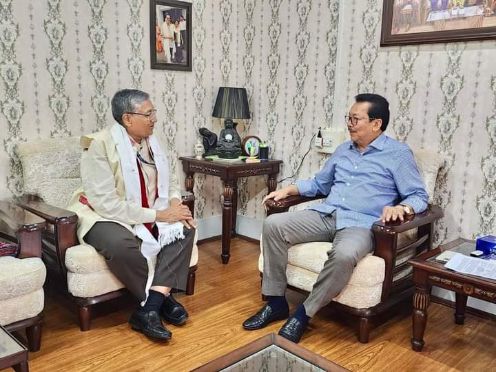 ChownaMeinBJP's tweet photo. Arunachal having a huge land mass, we have huge scope for Rubber cultivation. However, there are many challenges faced by our farmers in connection with maintenance, harvesting and  marketing of the products. 

Today, discussed with Hon’ble Chairman of Rubber Board, Ministry of Commerce & Industry, Govt of India, Dr. @sawardhanania ji at Itanagar to address these issues and to come up with a proper policy and to facilitate marketing of Rubber produces for the welfare of our Rubber Growers. 

Commissioner Agriculture, Shri Bidol Tayeng, Secretary Industry, Trade & Commerce, Shri Hage Tari and Director of Trade & Commerce Dept, Shri Sonyung Modi were also present.