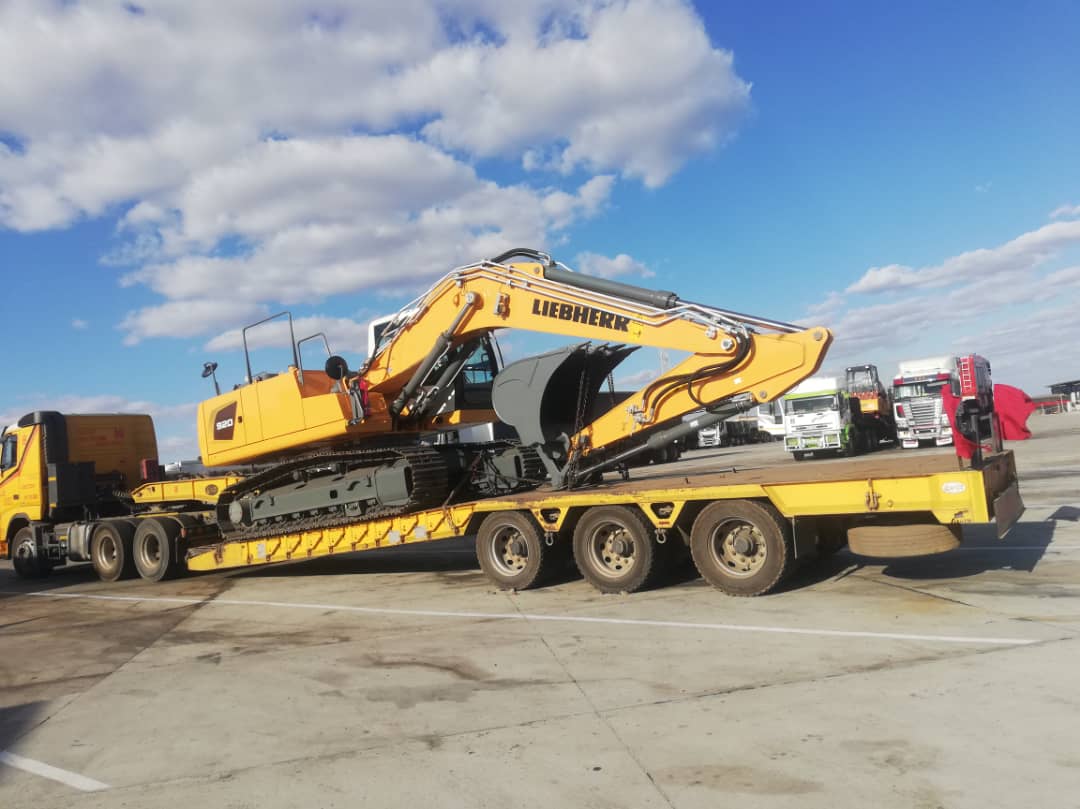 kudvicSales's tweet photo. Arrival of brand new Liebherr excavator to the addition of our plant. Book with us for any work requiring an excavator and we will serve you.

https://t.co/lOSboPQNK2
https://t.co/EugPCcvUda
+263786871094

#LiebherrEXCVATOR
#Earthmoving
#equipmenthiring https://t.co/tyutlhE0et