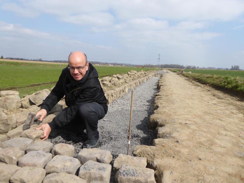 A_ParisRoubaix's tweet image. Nous nous réunirons bientôt pour organiser une cérémonie en l'honneur de François qui devrait se dérouler fin 2023. Nous entamerons également les démarches pour que François puisse avoir un secteur pavé de Paris-Roubaix à son nom, afin que jamais la course ne l'oublie.