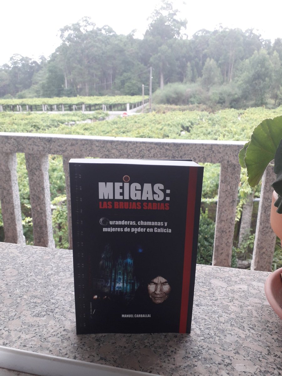 openalver's tweet photo. Un libro sobre meigas para leer en tierra de meigas @E_O_C_ #lecturasdevacaciones https://t.co/gqXsF20OJO