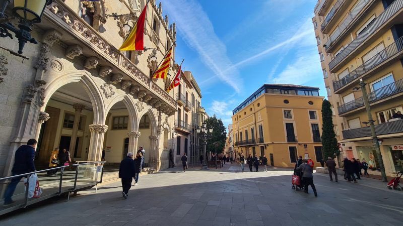 📢 Apostem per la col·laboració i crítica constructiva amb les AAPP! Seguint l’actual legislatura s’han treballat iniciatives com el Pacte Nacional Indústria i intervenint al ple <a href="/ajterrassa/">Ajuntament de Terrassa</a> per defensar les empreses. #LaTevaCambra  #PacteIndústria 🤝🏛️