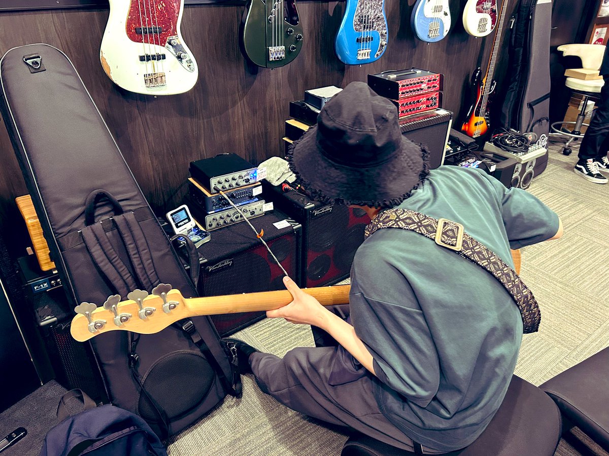 山の日なのでけんじくんと楽器屋めぐる