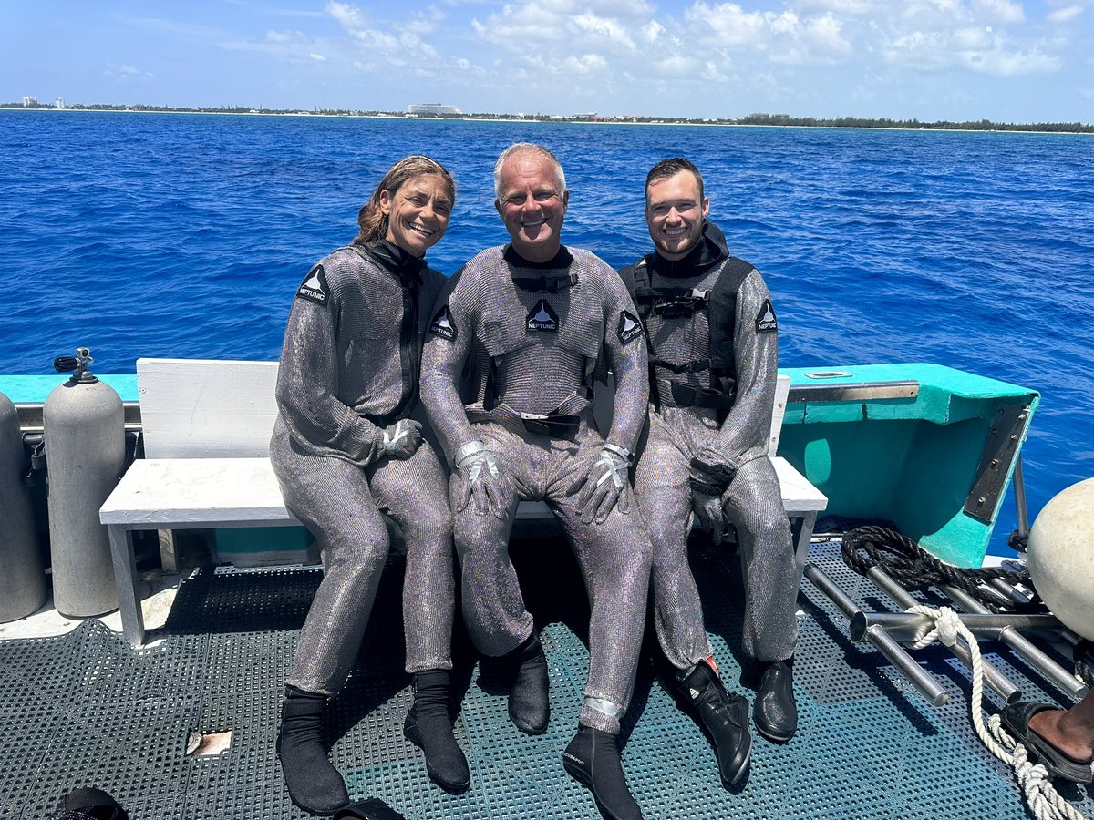 CristinaZenato's tweet photo. What a perfect way to celebrate his birthday! Congratulations Kirk! https://t.co/xM3JShBNYm