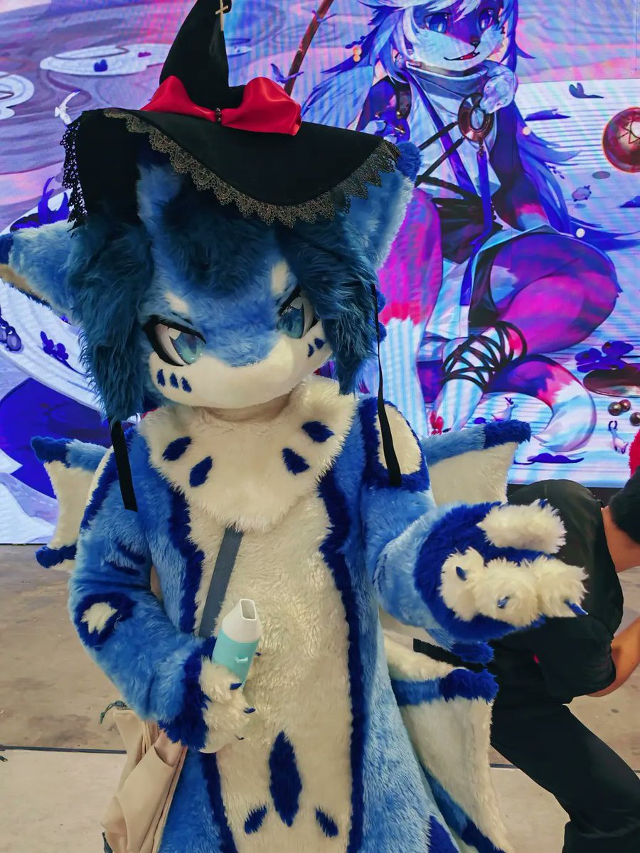 #FursuitFriday 
马猴烧酒~
まほうしょうじょ~