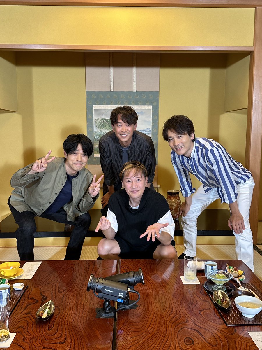 20thCentury_SIN's tweet photo. 4人でご飯食べました！

その模様は今夜の金スマで！
#どーぞ

トニセン

#トニセン
#中居正広
#金スマ https://t.co/1HHij12dyJ