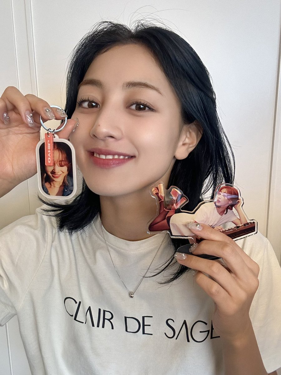 verycuteJihyo's tweet photo. あーかわいい
ティーザーのジヒョちゃんもかわいかったけど今のジヒョちゃんかわいい
爪今すっごいかわいい https://t.co/cksuvtxgZj