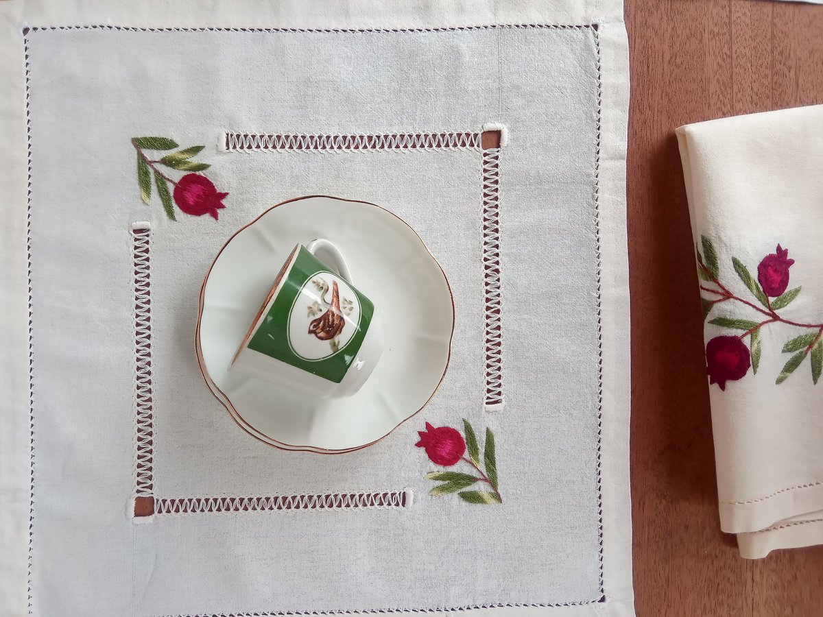 TatevKarapety16's tweet image. HANDMADE TABLECLOTH
#handmade #handcrafted #handmadetable #embroidery #embroiderydesign #embroidered #ricamo #ricami #ricamomania #ricamoamano #needlework #tablecloth #homedesign #homedecoration #homedecorideas #ручнаяработа #ручнаявышивка #broderie #broderiealamain #bordado