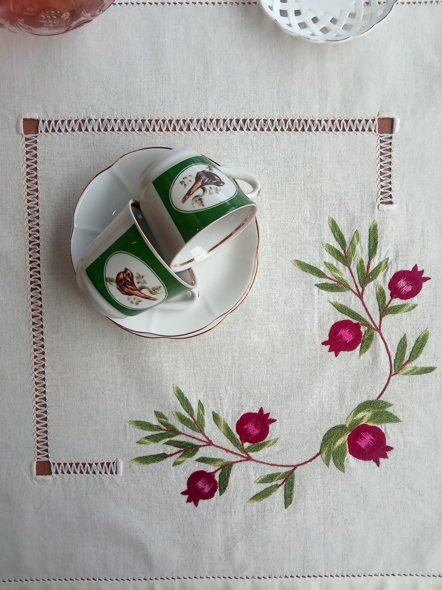 TatevKarapety16's tweet image. HANDMADE TABLECLOTH
#handmade #handcrafted #handmadetable #embroidery #embroiderydesign #embroidered #ricamo #ricami #ricamomania #ricamoamano #needlework #tablecloth #homedesign #homedecoration #homedecorideas #ручнаяработа #ручнаявышивка #broderie #broderiealamain #bordado