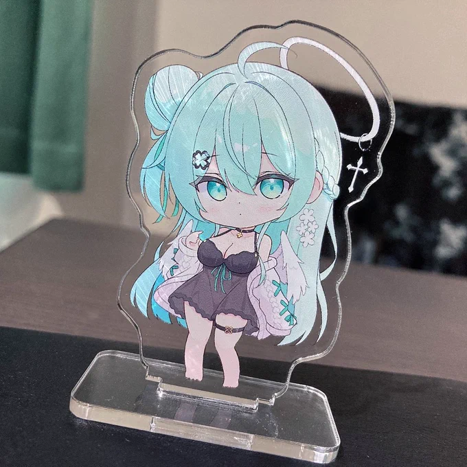 アクスタ無事に届きました 思った以上に青緑の発色良くて綺麗!