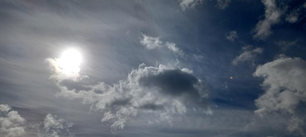 lagertha66's tweet photo. Now a hazy mess #Chemtrails https://t.co/fkTefF0UJ1