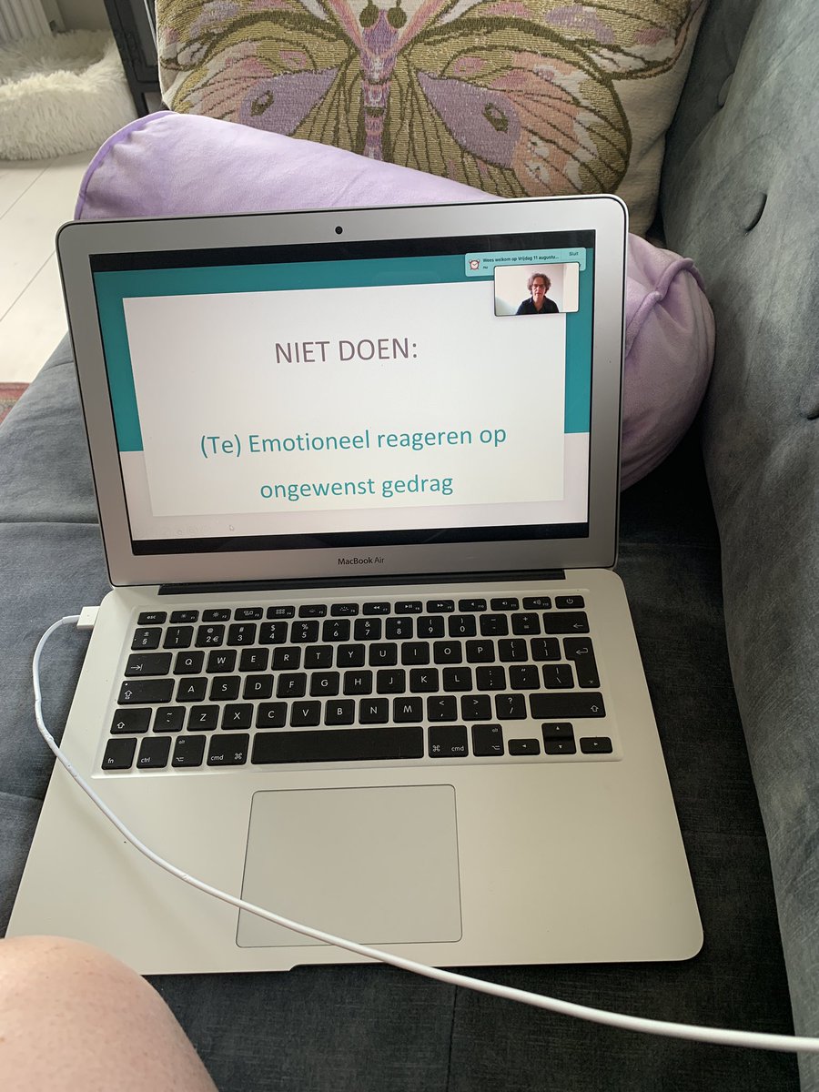 MejuffrouwKluns's tweet photo. #nevernotlearning Zit een webinar aan het volgen over ongewenst gedrag in de klas. #JufWendy https://t.co/DGOGvtDQYt