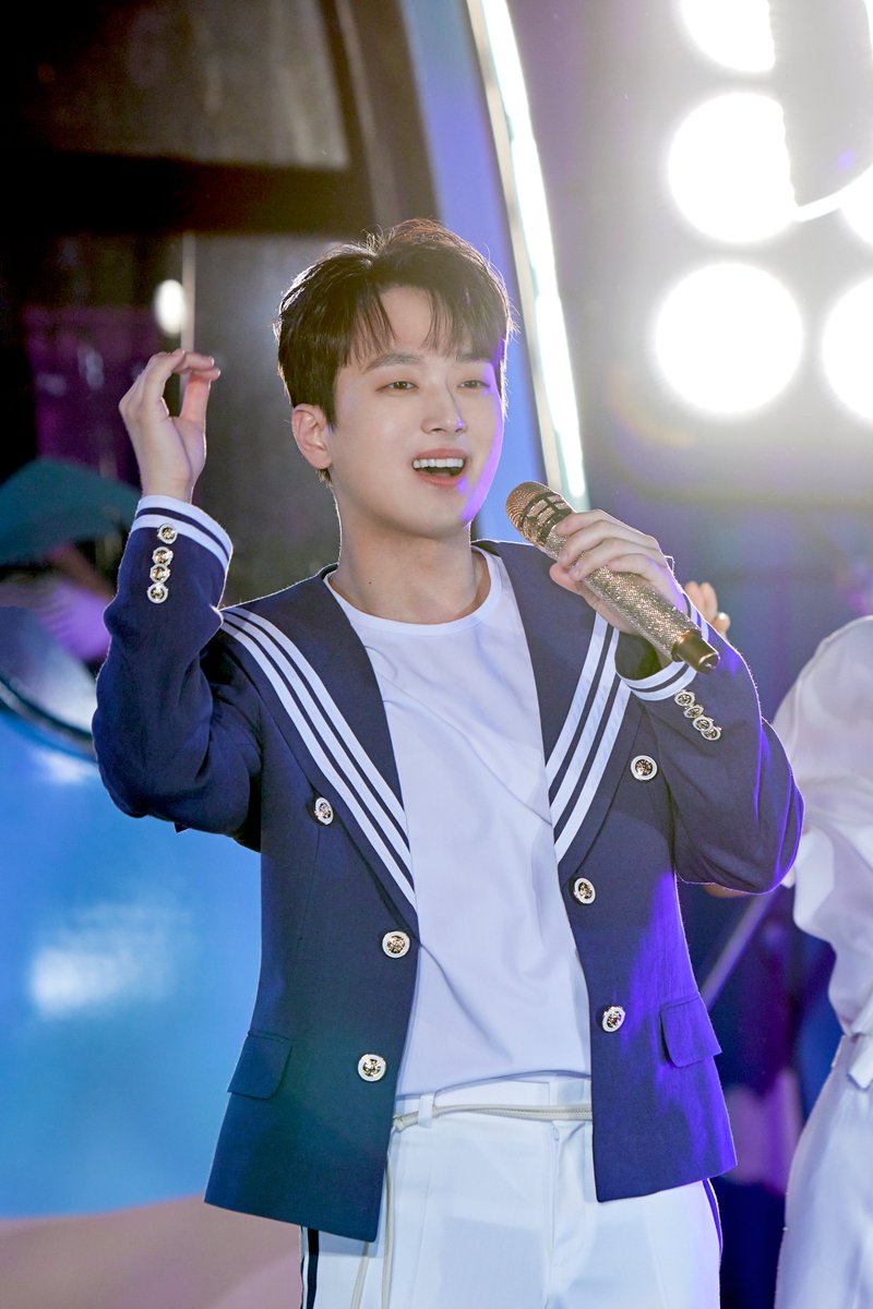 ChanWonOfficial's tweet photo. 이찬원 - '트위스트고고' M/V 비하인드 포토 2

#이찬원 #LeeChanWon 
#트위스트고고 
#비하인드 #BehindPhoto https://t.co/fRytrwvGoO
