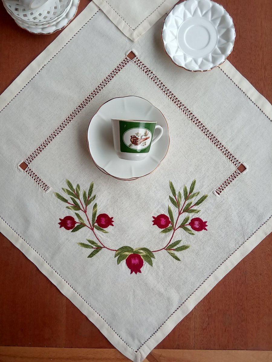 TatevKarapety16's tweet image. HANDMADE TABLECLOTH
#handmade #handcrafted #handmadetable #embroidery #embroiderydesign #embroidered #ricamo #ricami #ricamomania #ricamoamano #needlework #tablecloth #homedesign #homedecoration #homedecorideas #ручнаяработа #ручнаявышивка #broderie #broderiealamain #bordado