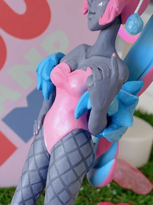 Más detalles de la figura, es increíble el nivel de detalle que tiene y lo bonita que se ve con los colores. Mil gracias  por regalármela  y muchísimas gracias a  por semejante maravilla!!  