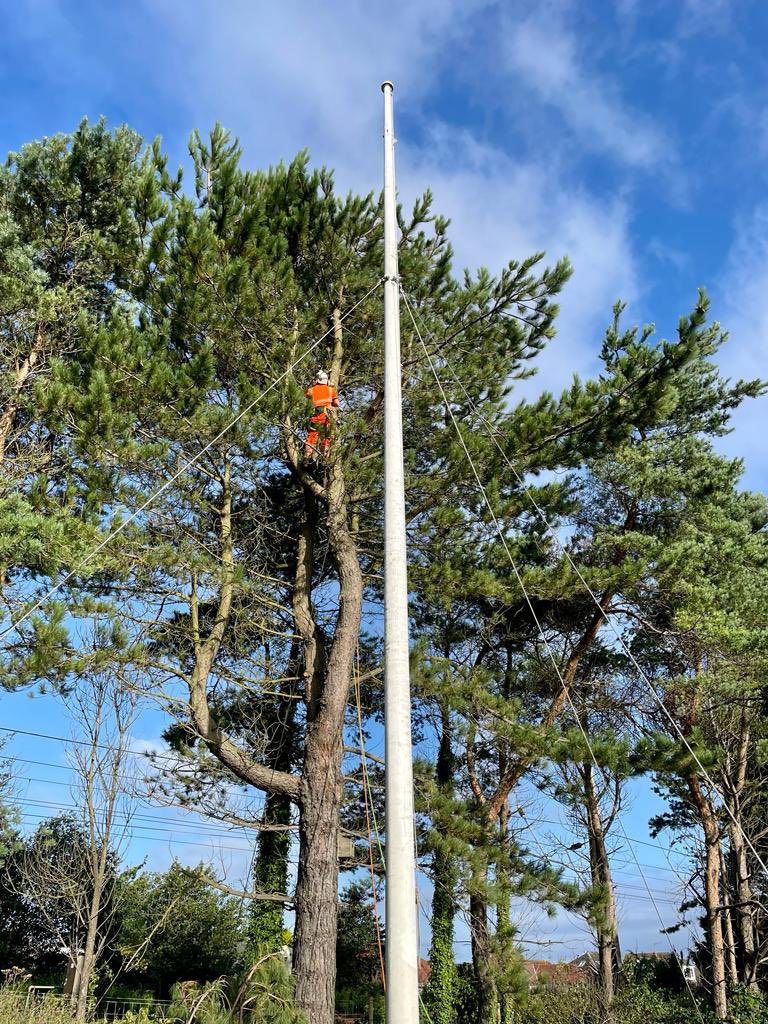 Barassie_KBGC's tweet photo. Thank you to Barry & Alan McLeish and their team of Tommy, Lewis and Ricky from QTS for helping trim back the trees around the flag pole.
#somejob https://t.co/WfES1SIt99
