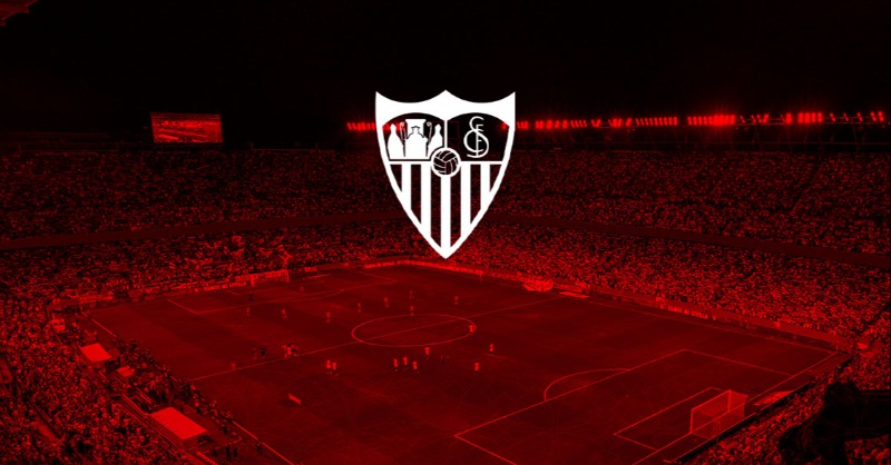 SevillaFC's tweet photo. ℹ️ El club pone en el #SevillaFCValencia las botellas de agua a la mitad del precio habitual. 

#WeareSevilla