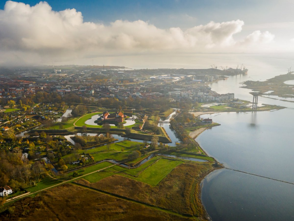 Anmäl dig till Kustmöte 2023 i Landskrona! På årets konferens uppmärksammar vi strategier för att hantera kustnära kulturarv och befintlig bebyggelse i ett förändrat klimat. Läs mer: swedgeo.se/sv/Forskning--… #klimatanpassning #erosion