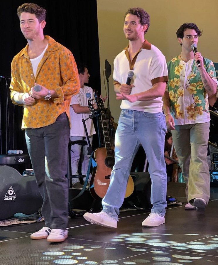 The Jonas Brothers at #TheChildrensPlace Back-to-School event yesterday at American Dream mall
#JonasBrothers  #NickJonas 
 
(📸#1 with Georgia Slater (People) : georgiahslater)
(📸#2 : alzatek via IG)