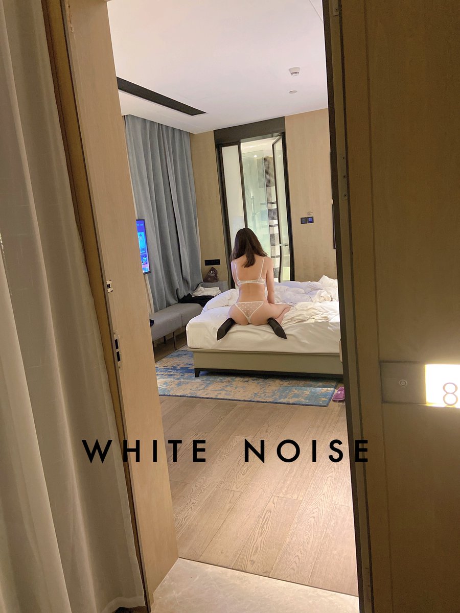 门外的人想进来 
门里的人想出去

#淫妻绿帽 #夫妻3P #酒店露出 
@riliwanji777 
@WanJibb_ 
@XiaoWanbb_ 
#日理万姬 https://t.co/7HfbKwcCvg