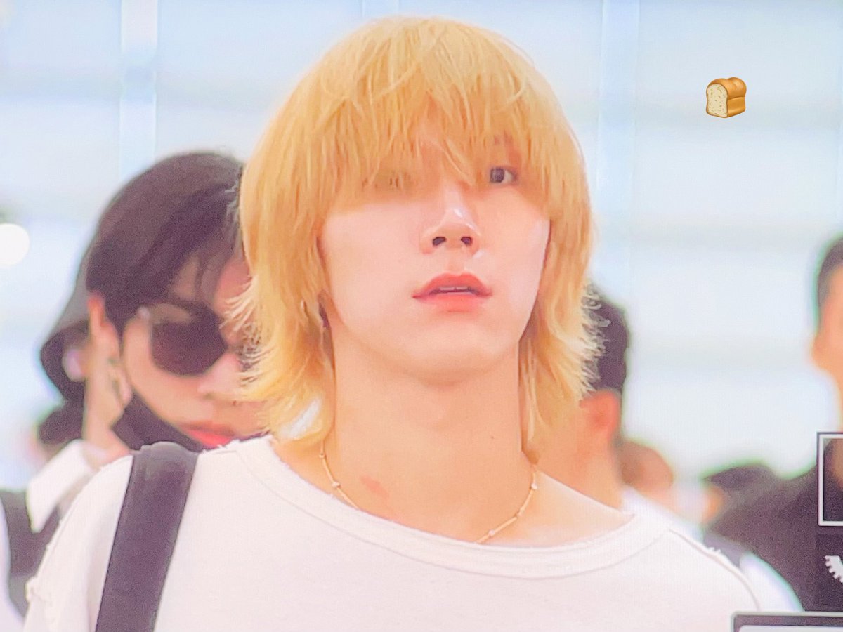 โอ้โหหหหหน้องเตน พี่ช็อคค สมเด็จฮาวล์มากกกกกกกกกกก สีผมช็อตทุกกล้องมาก เด่นสุดๆ สีนี้คือถุกต้อง สีแย่งซีนทุกเลนส์กล้อง ผมบลอนด์ตั้งแต่เกิด หมอทำคลอดบอกมา